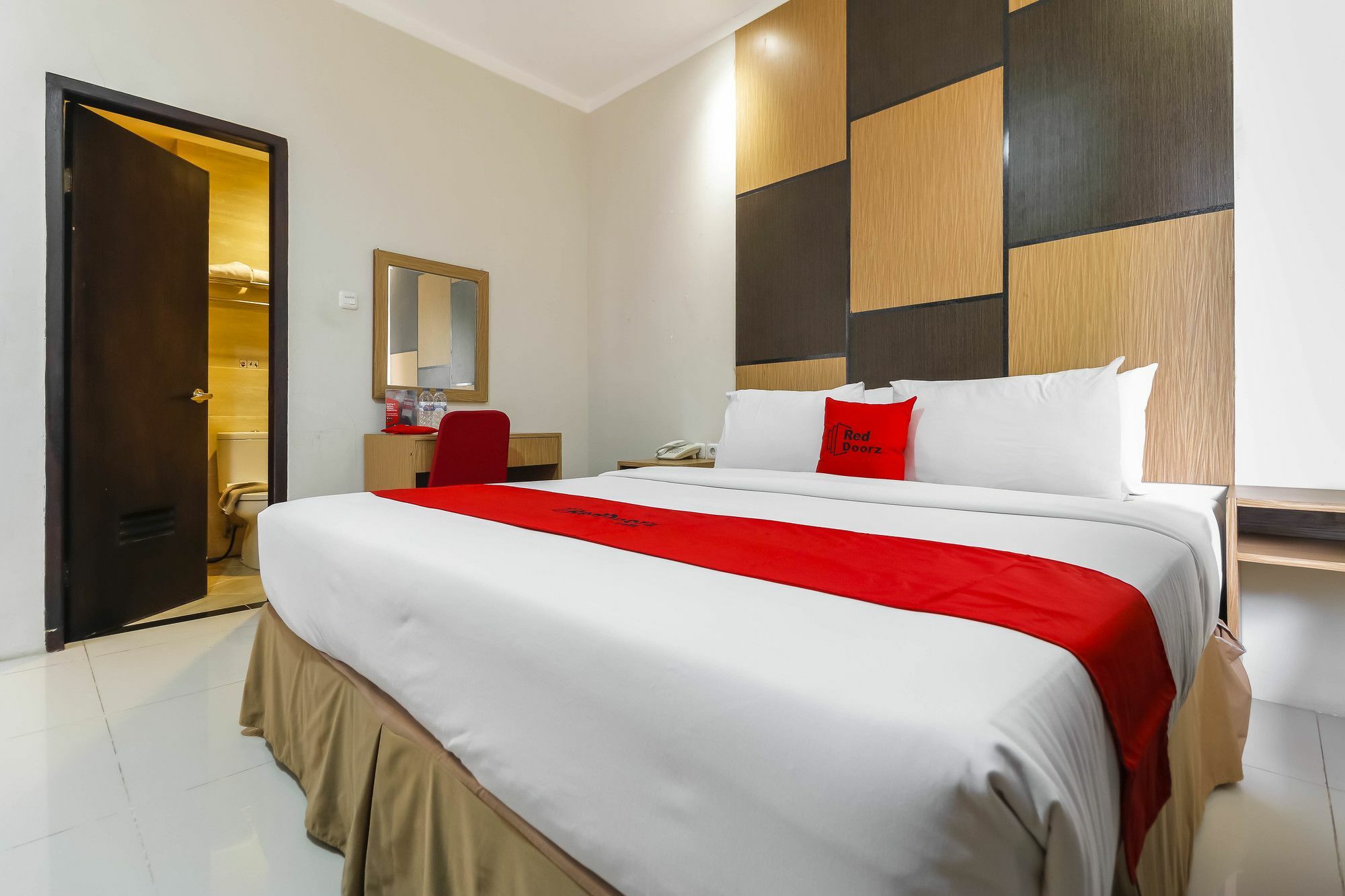 Reddoorz Plus Near Pantai Losari Macáçar Exterior foto