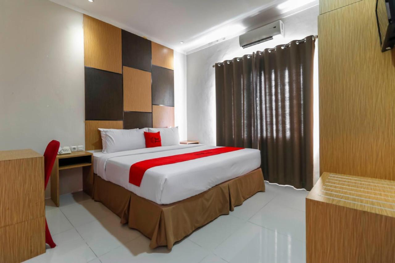 Reddoorz Plus Near Pantai Losari Macáçar Exterior foto