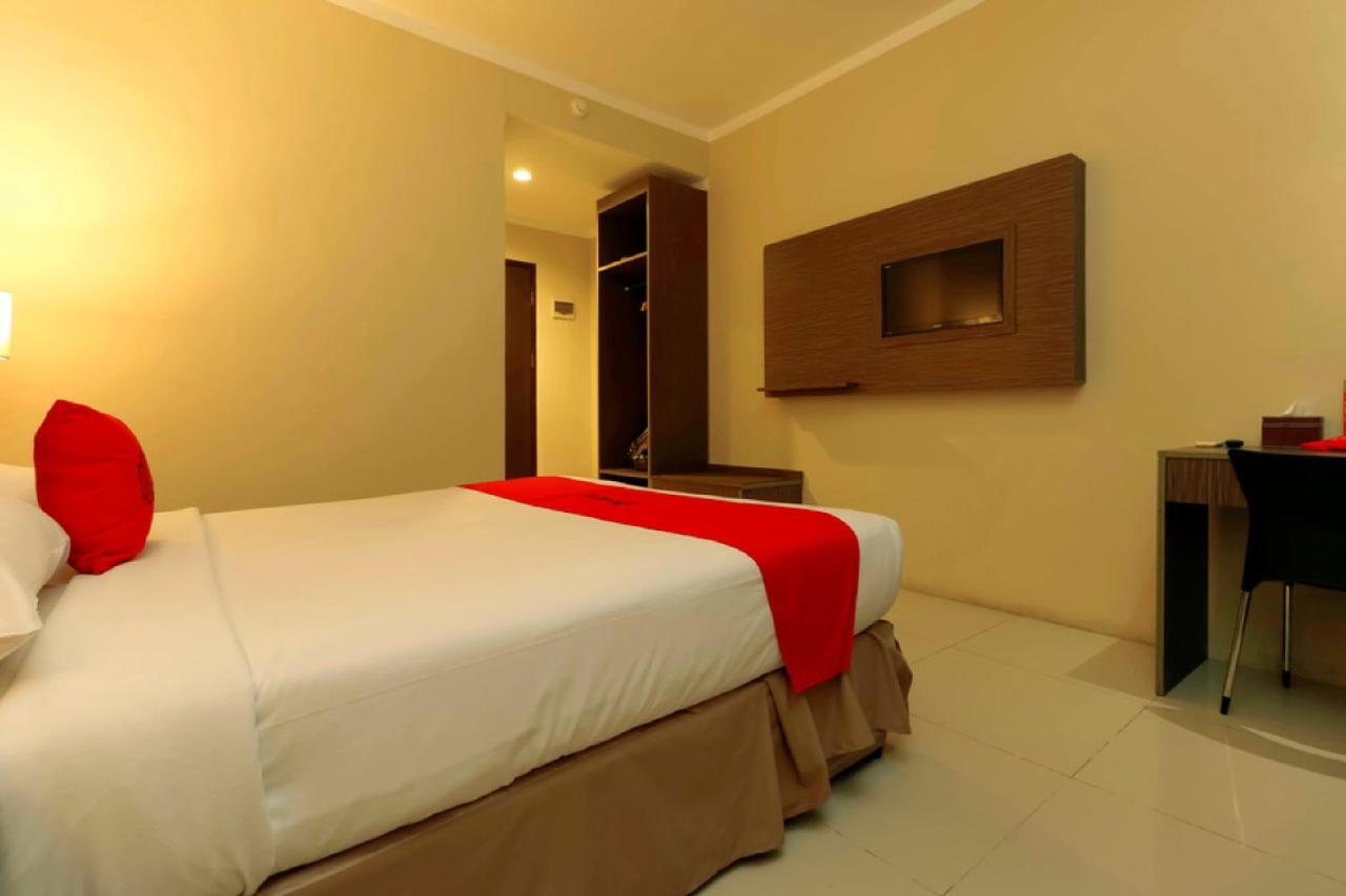 Reddoorz Plus Near Pantai Losari Macáçar Exterior foto