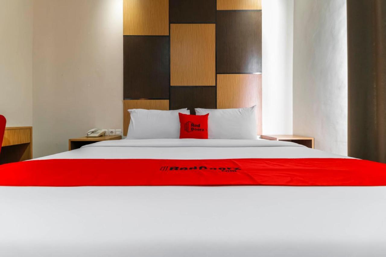Reddoorz Plus Near Pantai Losari Macáçar Exterior foto