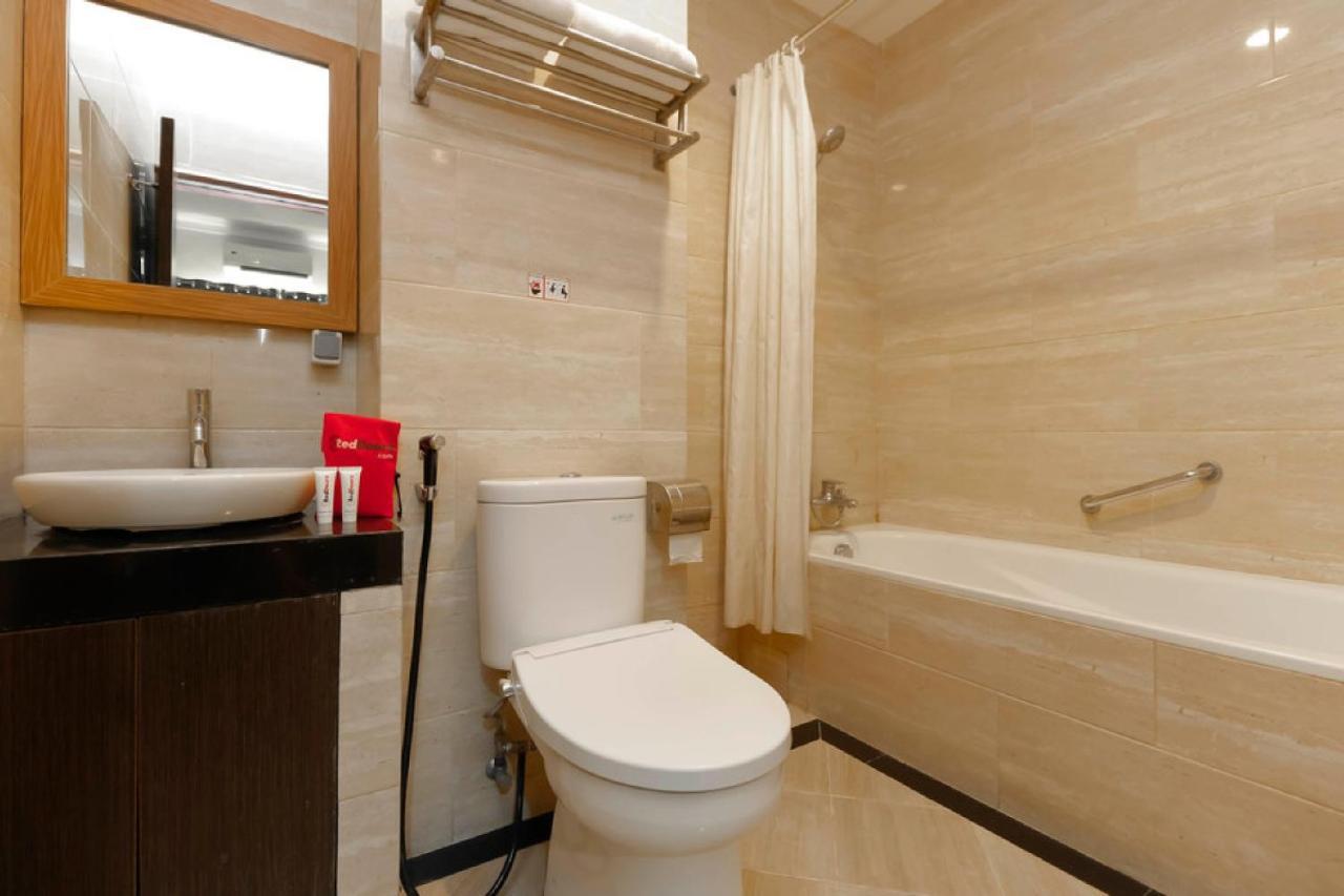 Reddoorz Plus Near Pantai Losari Macáçar Exterior foto