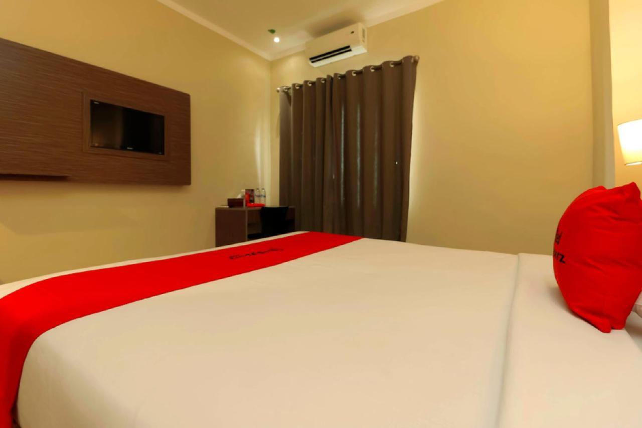 Reddoorz Plus Near Pantai Losari Macáçar Exterior foto